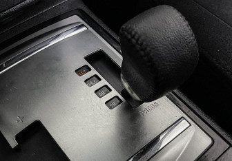 Подержанный автомобиль Mitsubishi Pajero 2015 года (14 фото)