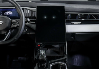 Подержанный автомобиль Geely Atlas 2024 года (12 фото)