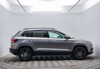 Подержанный автомобиль Skoda Karoq 2021 года (4 фото)