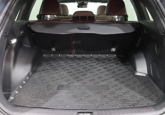 Подержанный автомобиль Geely Monjaro 2023 года (25 фото)