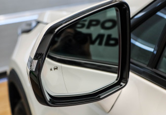 Подержанный автомобиль Cadillac XT4 2021 года (24 фото)