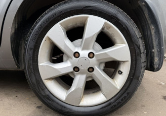 Подержанный автомобиль Nissan Note 2011 года (9 фото)