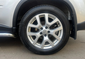 Подержанный автомобиль Nissan X-Trail 2013 года (14 фото)
