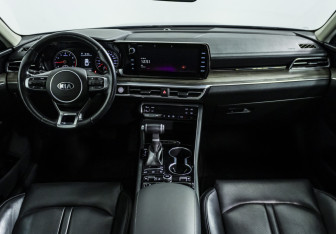 Подержанный автомобиль Kia K5 2021 года (13 фото)