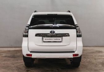 Подержанный автомобиль Toyota Land Cruiser Prado 2021 года (6 фото)