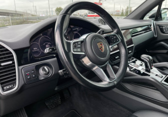 Подержанный автомобиль Porsche Cayenne 2021 года (13 фото)