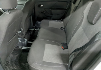 Подержанный автомобиль Renault Sandero 2021 года (14 фото)