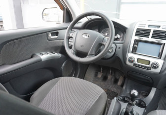 Подержанный автомобиль Kia Sportage 2008 года (13 фото)