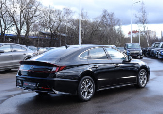 Подержанный автомобиль Hyundai Sonata 2021 года (5 фото)