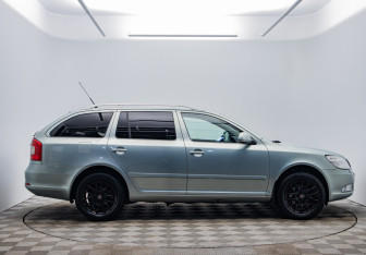 Подержанный автомобиль Skoda Octavia Wagon 2009 года (4 фото)