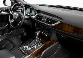 Подержанный автомобиль Audi A6 Sedan 2015 года (10 фото)