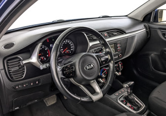 Подержанный автомобиль Kia Rio Hatchback 2021 года (14 фото)