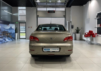 Подержанный автомобиль Peugeot 408 2013 года (5 фото)