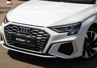 Подержанный автомобиль Audi A3 Sedan 2022 года (27 фото)