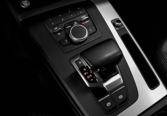 Подержанный автомобиль Audi Q5 2020 года (16 фото)
