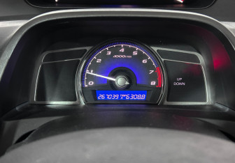 Подержанный автомобиль Honda Civic Sedan 2009 года (10 фото)