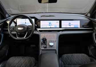 Подержанный автомобиль Geely Monjaro 2025 года (12 фото)