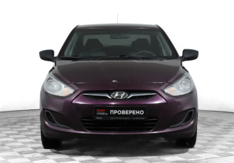 Подержанный автомобиль Hyundai Solaris Sedan 2013 года (2 фото)