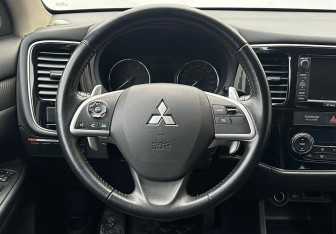 Подержанный автомобиль Mitsubishi Outlander 2014 года (12 фото)