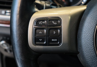 Подержанный автомобиль Jeep Grand Cherokee 2012 года (25 фото)