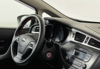 Подержанный автомобиль Kia Ceed Hatchback 2012 года (9 фото)