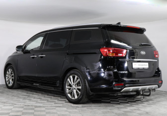 Подержанный автомобиль Kia Carnival 2020 года (6 фото)