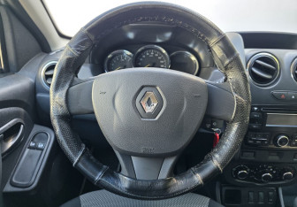 Подержанный автомобиль Renault Duster 2017 года (12 фото)