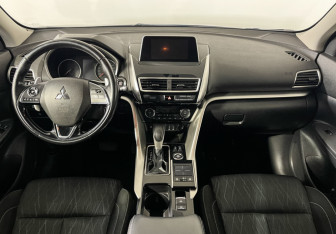 Подержанный автомобиль Mitsubishi Eclipse Cross 2019 года (12 фото)