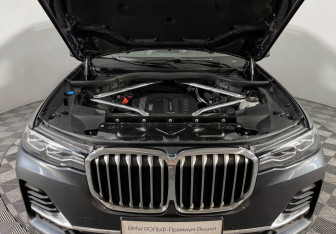 Подержанный автомобиль BMW X7 2020 года (10 фото)