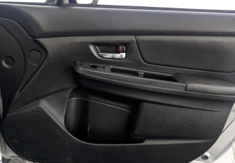 Подержанный автомобиль Subaru XV 2014 года (25 фото)