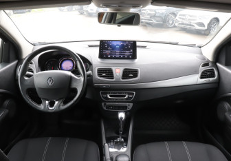 Подержанный автомобиль Renault Fluence 2014 года (12 фото)