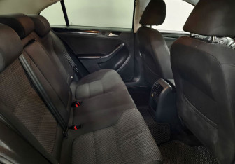 Подержанный автомобиль Volkswagen Jetta Sedan 2012 года (12 фото)