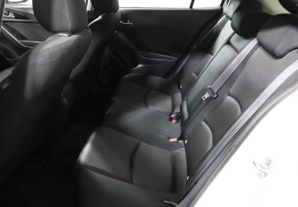 Подержанный автомобиль Mazda 3 Hatchback 2013 года (10 фото)