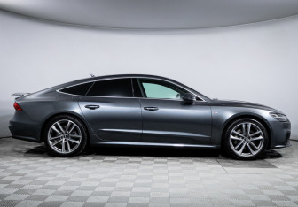 Подержанный автомобиль Audi A7 2021 года (4 фото)