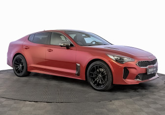 Подержанный автомобиль Kia Stinger 2022 года (3 фото)