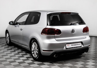 Подержанный автомобиль Volkswagen Golf Hatchback 2011 года (7 фото)