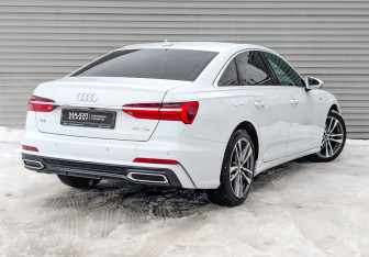 Подержанный автомобиль Audi A6 Sedan 2022 года (5 фото)