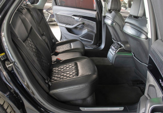 Подержанный автомобиль Audi A8 2019 года (12 фото)