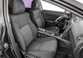 Подержанный автомобиль Toyota Avensis Sedan 2012 года (24 фото)