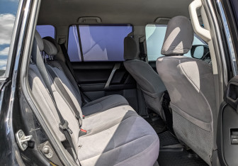 Подержанный автомобиль Toyota Land Cruiser Prado 2010 года (16 фото)