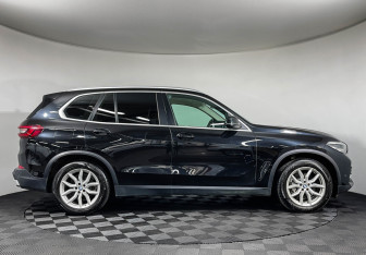 Подержанный автомобиль BMW X5 2020 года (6 фото)