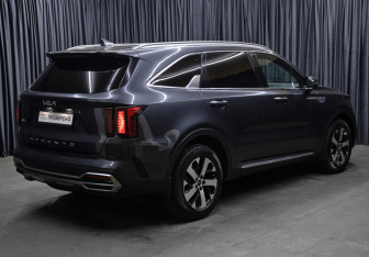 Подержанный автомобиль Kia Sorento 2021 года (5 фото)