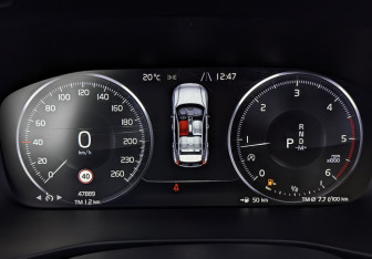 Подержанный автомобиль Volvo XC40 2019 года (16 фото)