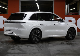 Подержанный автомобиль LiXiang L6 2025 года (5 фото)