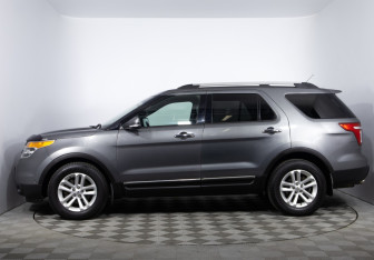 Подержанный автомобиль Ford Explorer 2012 года (8 фото)