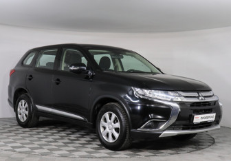Подержанный автомобиль Mitsubishi Outlander 2018 года (3 фото)