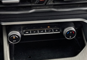 Подержанный автомобиль Geely Coolray 2022 года (21 фото)