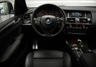 Подержанный автомобиль BMW X4 2015 года (9 фото)