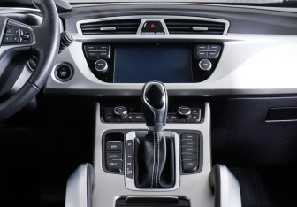 Подержанный автомобиль Geely Atlas 2022 года (15 фото)