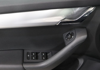 Подержанный автомобиль Skoda Octavia Liftback 2013 года (12 фото)